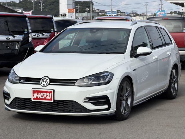 平成29年式♪走行距離約28,580km♪車検整備付♪純正ナビのディスカバープロにテクノロジーパッケージとDCCパッケージが付いた1台♪フォルクスワーゲン・ゴルフヴァリアント TSI Rライン入庫しました♪