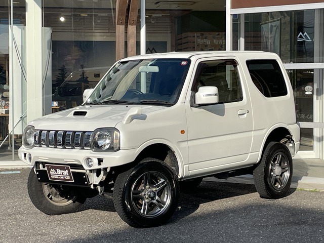 切替4WD　1.5インチリフトアップ　オーディオデッキ（Bluetooth/ラジオ/SD）　Xadventure専用革シート　革巻きハンドル　フロアマット　サイドバイザー　テールランプカバー