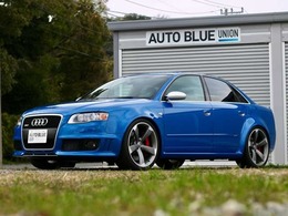 アウディ RS4 4.2 4WD 車検整備付6MT 右ハンドル サンルーフ