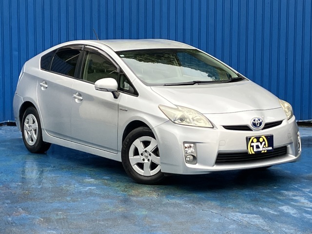 【有限会社クライス】です。当社のウリは中古車を中古と思わせない【業界トップクラスの仕上げ】が魅力です！！また、高価買取・アフターメンテナンス・自動車保険などお車に関わること、全てお任せください！！