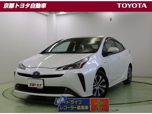 何度も姿を変えながらも第一線を走り続ける【プリウス】。静粛性と低燃費で選ばれるハイブリッドのパイオニアです。なお、この車は弊社エンジニアが車検整備を実施してからのご納車になります。