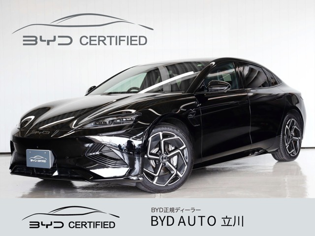 スポーティーな流線型デザインの4ドアセダンです　BYDの中でもトップレベルのパワーと航続距離を両立したフラッグシップモデルです