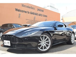 アストンマーティン DB11 V8 黒/ベージュ革　シートヒーター