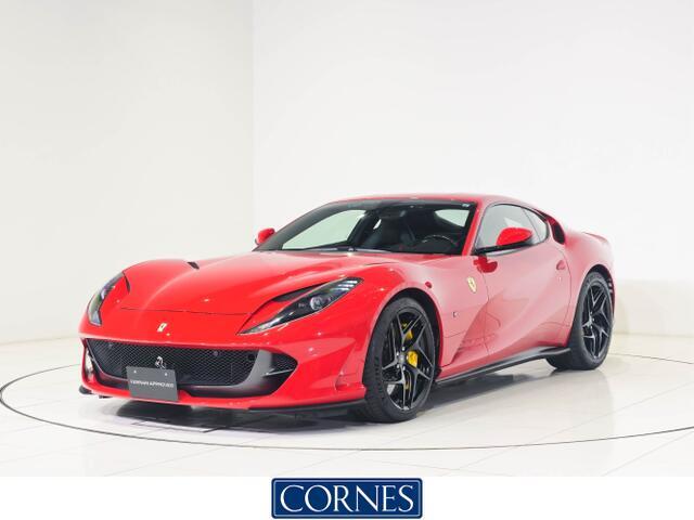 Ferrari 812 Superfastは、自然吸気V12エンジンのパフォーマンスと、美しく洗練されたデザインが融合したフロントエンジンGTモデルです。
