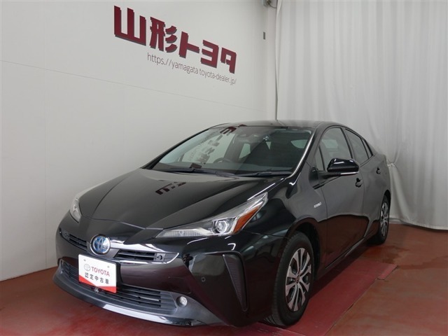 人気HV車のプリウスです！スタイリッシュな外観にHVの低燃費。さぁドライブに出かけましょう♪