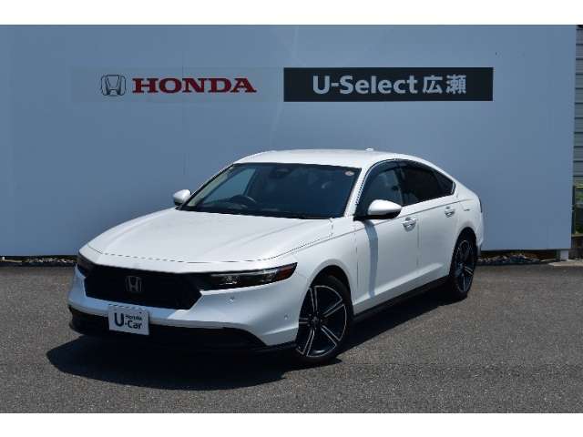 e:HEVプラチナホワイトパール当社業務車