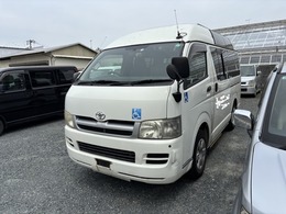 トヨタ ハイエースバン スローパー　10人乗り スローパー車いす福祉車