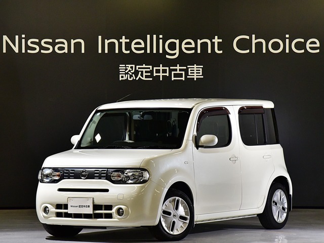 平成28年式　キューブ　15X Vセレクション（コダワリブラウンインテリア）です。ボディカラーはブリリアントホワイトパールです。