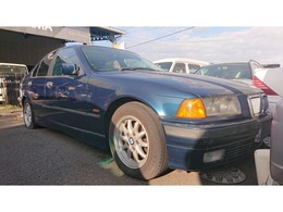BMW 3シリーズ 318i 