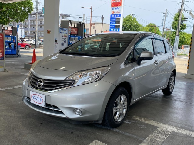 日産　ノート　ブリリアントシルバーM　入荷です♪　純正メモリーナビ　DVD再生可　ETC　プッシュスタート　電動格納ミラー　アイドリングストップなど　お問い合わせはフリーダイヤル　0078-6002-151821　まで！！