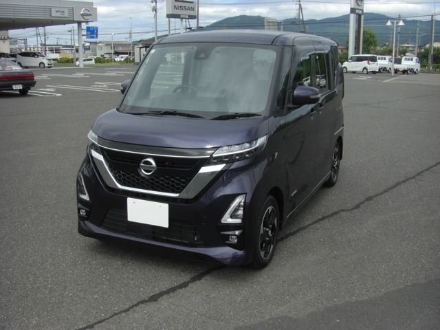 ご覧いただきありがとうございます。人気の軽ハイトワゴンの日産・ルークスをご紹介します。