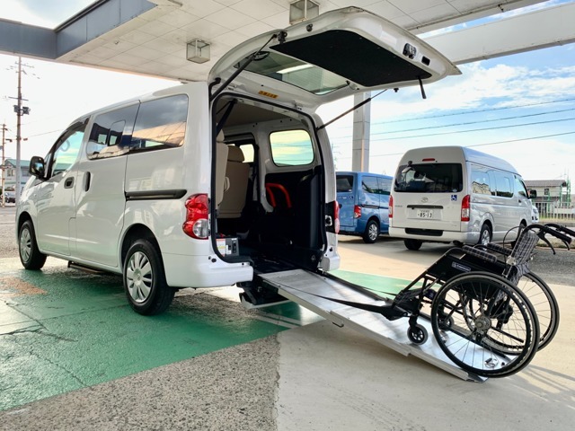 NV200 バネット　スロープタイプ　7名乗りです　オプションのスマートキー仕様です