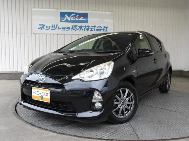 低燃費性や静粛性に優れたコンパクトハイブリッドカー！トヨタを代表するエコカーです！毎日の通勤・通学からお買い物等日常使いからロングドライブまで役立つ1台！便利な純正メモリーナビ・リアカメラ・ETC装備