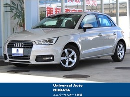 アウディ A1スポーツバック 1.0 TFSI スポーツ レザーシート　純正ナビ　シートヒーター