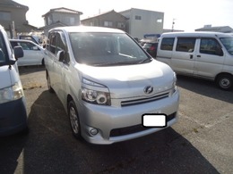 トヨタ ヴォクシー 2.0 X 4WD 