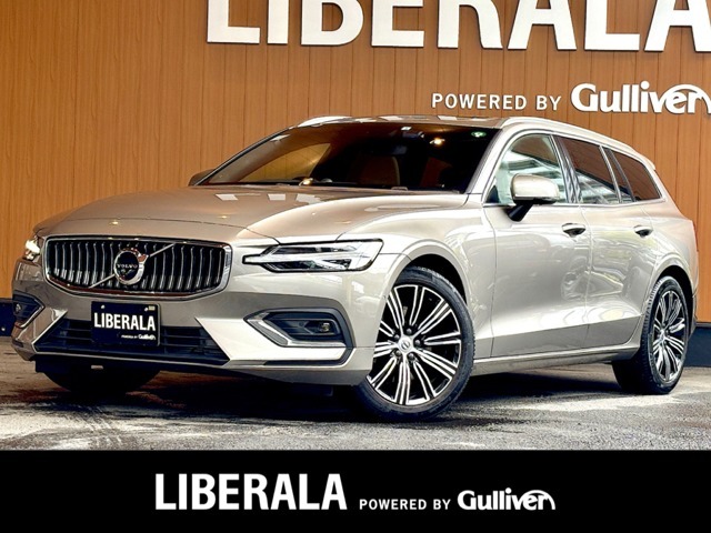 当店人気車両「ボルボV60 B5インスクリプション」が入庫致しました。人気オプション装備を装着した1台となっております。