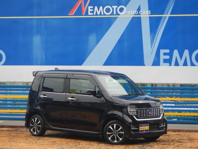 車の右斜め前の画像です。