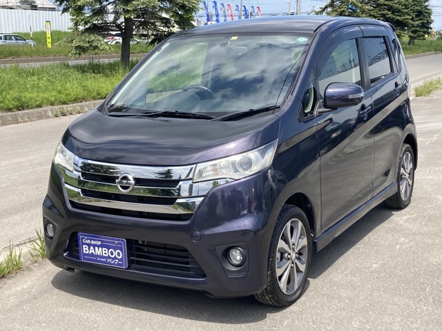 人気のコンパクトカー入荷しました！！