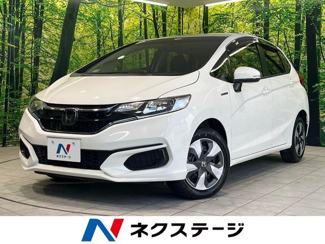 禁煙車　SDナビ　衝突被害軽減システム　アダプティブクルーズクルーズ