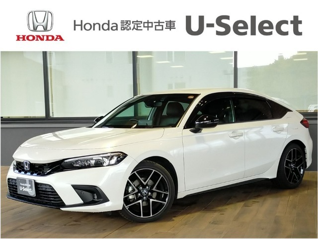 ■力強く滑らかな走りが魅力のe:HEV搭載モデル。低重心設計による安定したハンドリングと高い静粛性を実現。上質な内装と先進安全装備で、日常からロングドライブまで快適に楽しめるスポーティハッチバックです