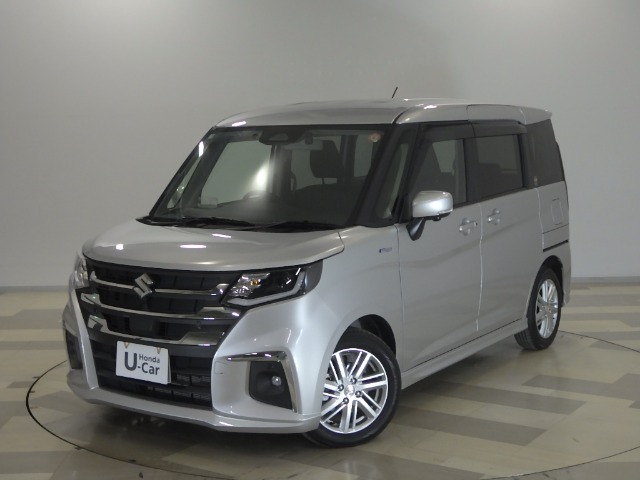 当社で下取りしたソリオHYBRID MZが入庫しました。今年5月に登録したばかりで内外装ともに綺麗です。純正ナビに前後ドラレコやBSI、全方位カメラ、HUD、サイドエアバック、電子パーキング等充実装備