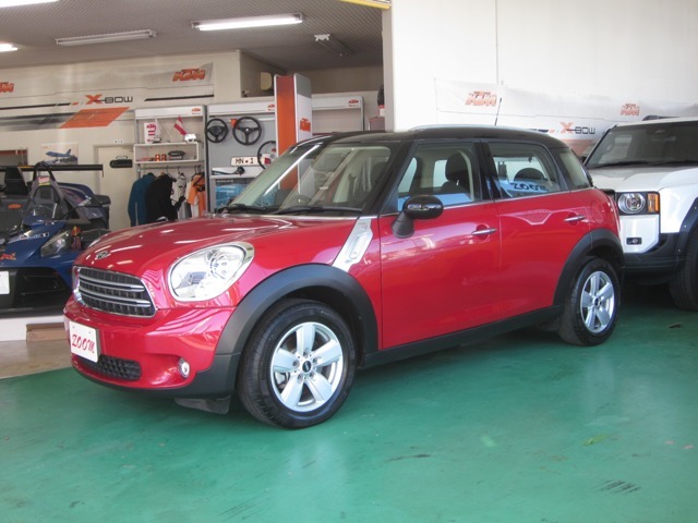 ブレイジングレッドのクーパーD 入庫しました。弊社のお客様からの下取車両です。