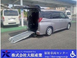 トヨタ ノア 2.0XウェルC車いす仕様車IIサードシート付 ユニバーサルステップ　電動ウィンチ