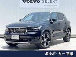 ボルボ XC40 B4 AWD インスクリプション 4WD 認定中古認定中古車　サンルーフ　茶革ト