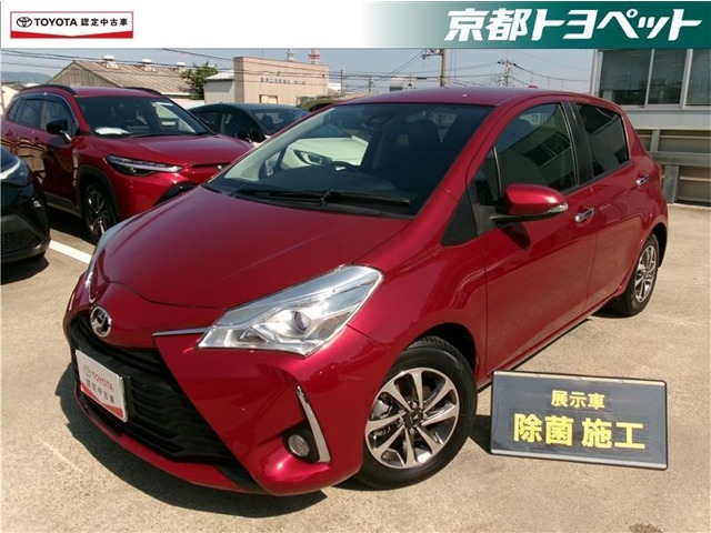 センシュアルレッドマイカのヴィッツ入荷しました。