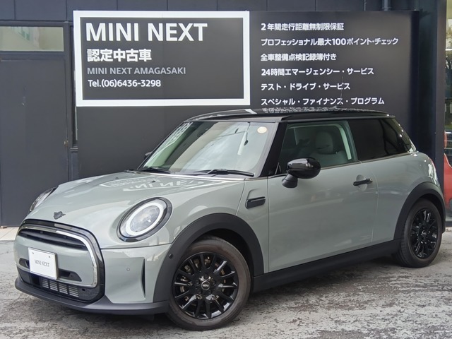 MINI3ドア　ムーンウォークグレーが入荷！ピアノブラックエクステリアに装飾されたシックな色合いで、大変人気のあるお色です！約2年ぶりにMINI尼崎の店頭に並びますので、このチャンスをお見逃しなく！！