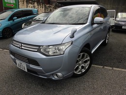 三菱 アウトランダーPHEV 2.0 G セーフティパッケージ 4WD 車検R8年12月・ナビ＆地デジ・バックカメラ