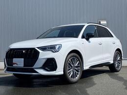 アウディ Q3 35 TFSI Sライン ブラックスタイリング　プライバシーガラス
