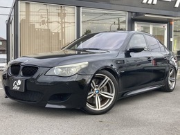 BMW M5 5.0 後期型　サンルーフ　黒革シート　19inAW