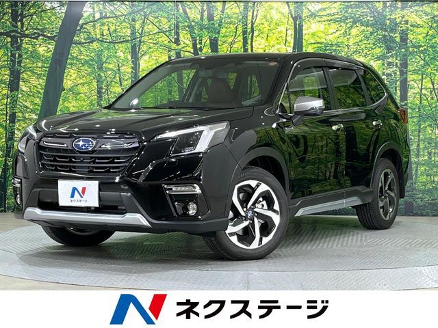 4WD　サンルーフ　全周囲カメラ　衝突被害軽減システム　レーダークルーズ