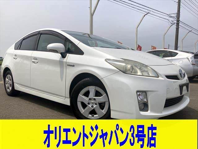 走行距離9.7万キロのプリウスになります！！
