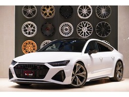 アウディ RS7スポーツバック エアサスペンション装着車 4WD AKRAPOVIC カーボンスタイリング SR 22AW