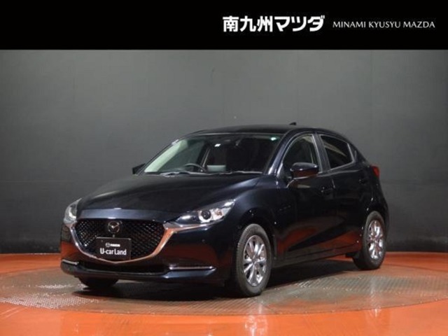 中古車専門再生工場にて熟練専任スタッフが丁寧に清掃、仕上げを実施しております。また、お客様に安心してご検討いただける様、公取協が定める基準に基づき車両検査を実施し、車両状態評価証を発行しております。