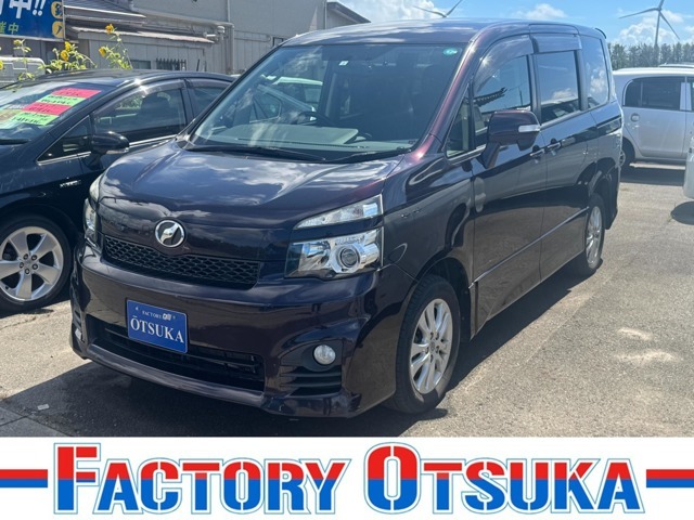 トヨタ　ヴォクシーZS　　4WD　入庫しました。