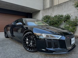 アウディ R8 V10プラス 4WD B＆Oオーディオ　カーボンスポイラー