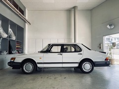 900