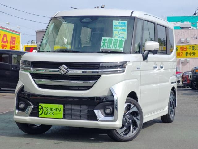 特徴的なフロントグリル、カスタムはエアロ、アルミなどのグレードアップモデル。