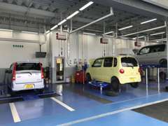 新車・U-CARの販売、自社整備工場での整備や車検などのサービス一体型のお店です。