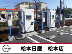 電気自動車の中古車も増えてまいりましたが、当店では急速充電器を設置しております。