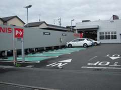 アクセスバッチリ（東名・静岡インター降りて5分）の場所と駐車場も広々と来店しやすいお店です。
