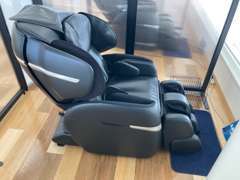 マッサージチェアのご用意がございます♪パーテーションで仕切られており、人の目を気にせずにリラックスしていただけます^ ^