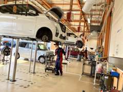 お客様のお車を丁寧に整備致します。他店様でご購入のお車でも結構です。タイヤ交換、オイル交換からお気軽にどうぞ★