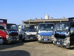 自社認証工場完備。急なトラブルから車検、一般整備まで幅広く対応します。お気軽にご相談下さい。