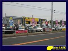栃木県南部、国道4号線沿いに当店はございます。広い展示場を用意しておりますので、あなたの1台をお探しください！
