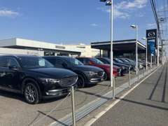 当店は弊社での下取車・試乗車などの良質なマツダ車を中心に、常時40台前後の展示車を取り揃えております☆