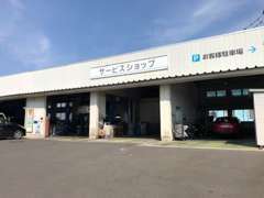 新車店舗・工場も併設しております。車・点検をして納車致します